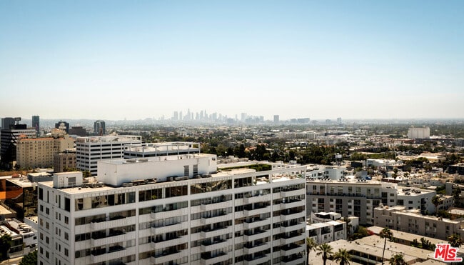 Building Photo - 7250 Franklin Ave