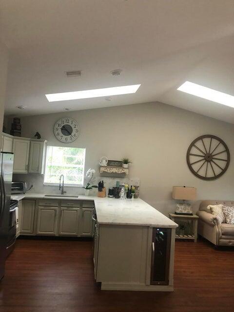 Building Photo - 590 Juniper Pl