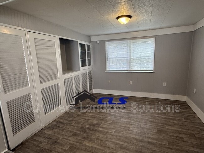 Building Photo - 2401 Garfield Ave