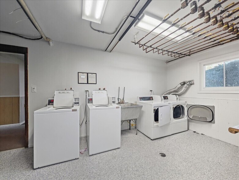 Building Photo - 126 W Washington St