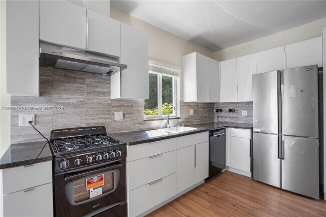 Building Photo - 1637 Jackson St