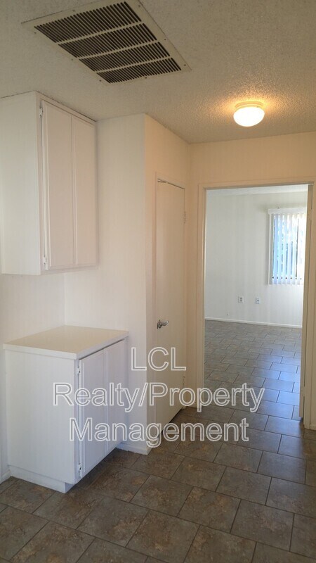 Building Photo - 26661 Braddock Rd