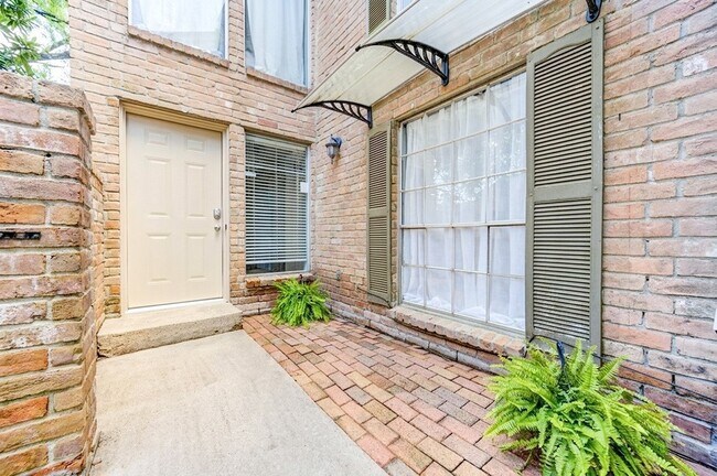 Building Photo - 7965 Kendalia Dr