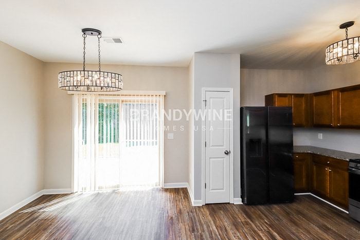 Building Photo - 3332 Lowland Dr