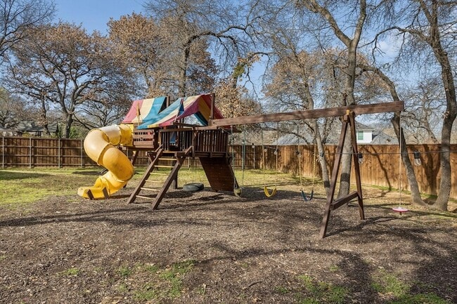 Building Photo - 2900 Creekview Dr