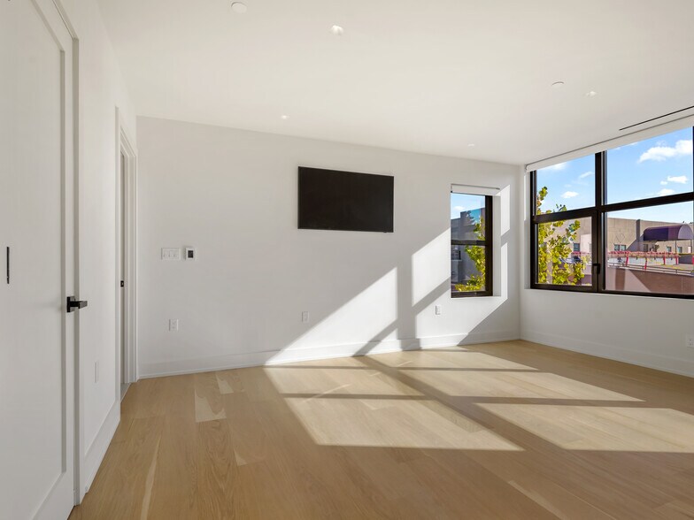 Building Photo - 116 Sherman St