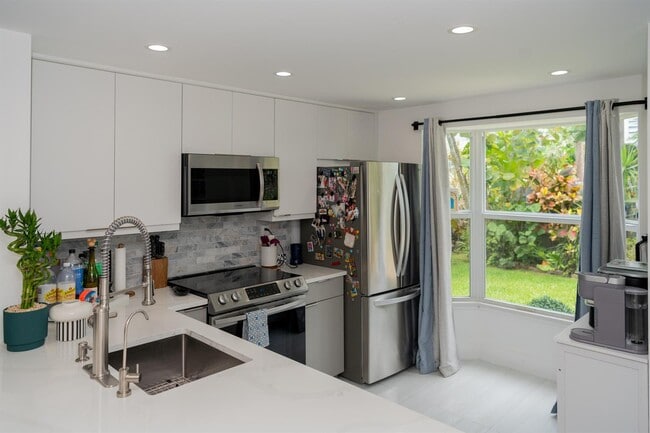 Building Photo - Northeast 15th Avenue, Fort Lauderdale, FL 33305 - 2 BR 1.5 BA townhouse