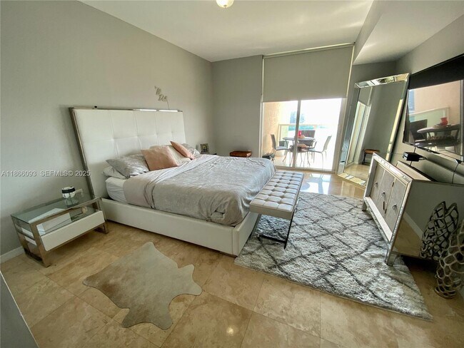 Building Photo - 3330 NE 190th St