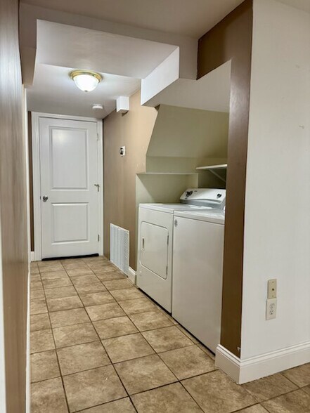 Building Photo - 12 Sachem St