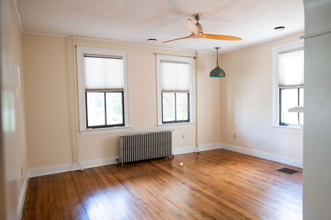 Building Photo - 208 9th St NW