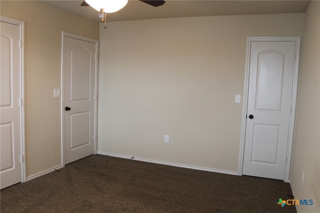 Building Photo - 665 Creekside Cir