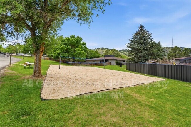 Building Photo - 1400 Golden Cir