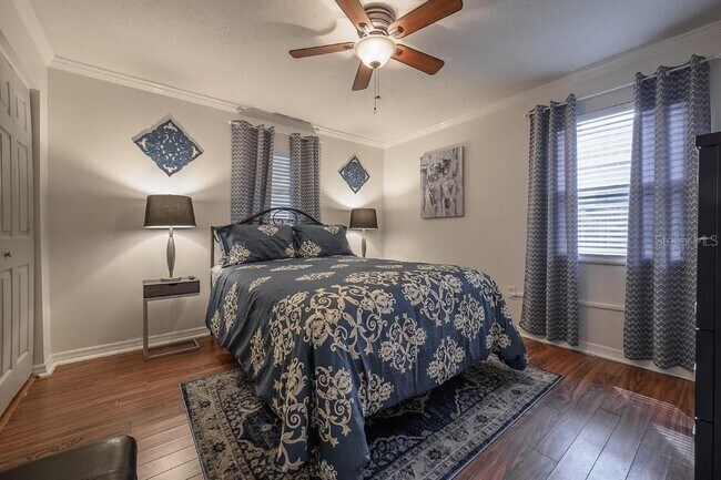 Building Photo - 6010 N Dexter Ave