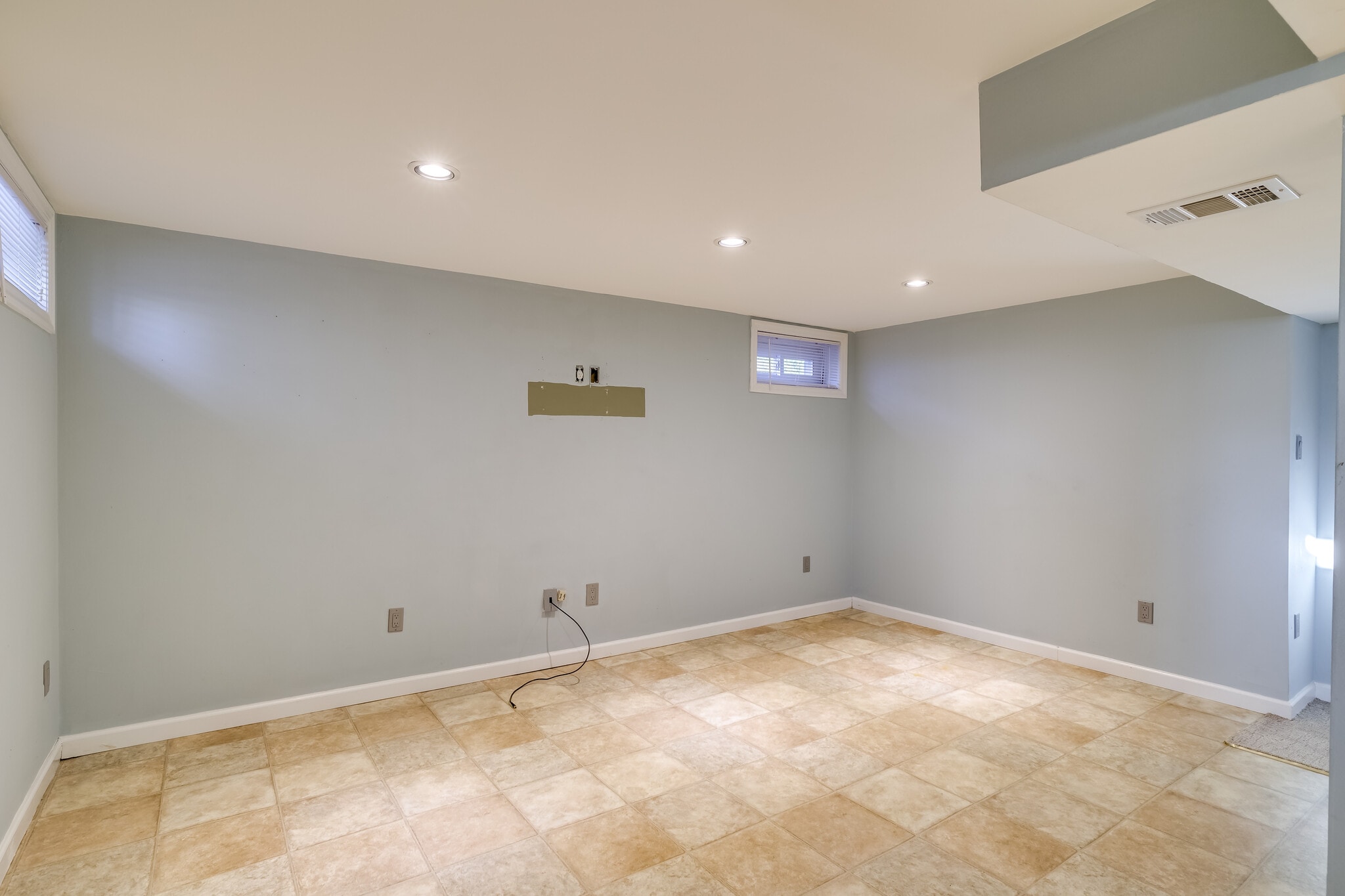 Building Photo - 762 Caryl St