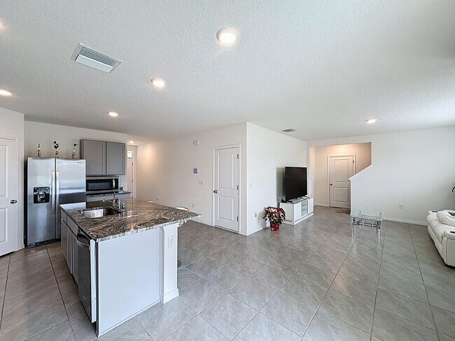 Building Photo - 8379 Ender Hls Dr