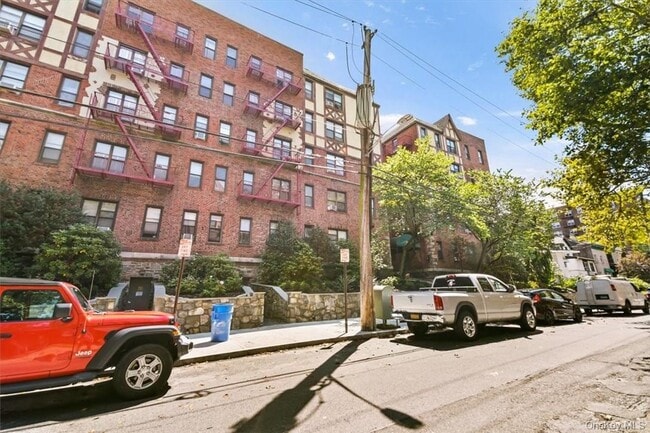 Building Photo - 663 Locust St