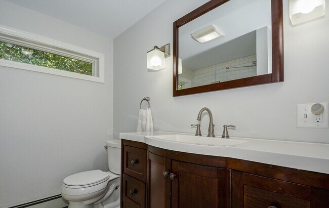 Building Photo - 30 Beecher Pl