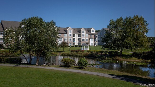 Building Photo - 313 Charles Pond Dr