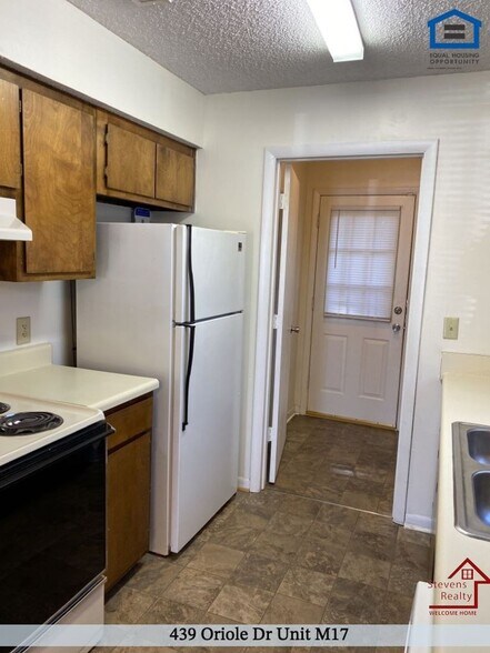 Building Photo - 439 Oriole Dr
