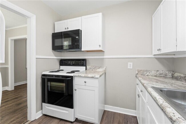 Building Photo - 5263 Border Dr S
