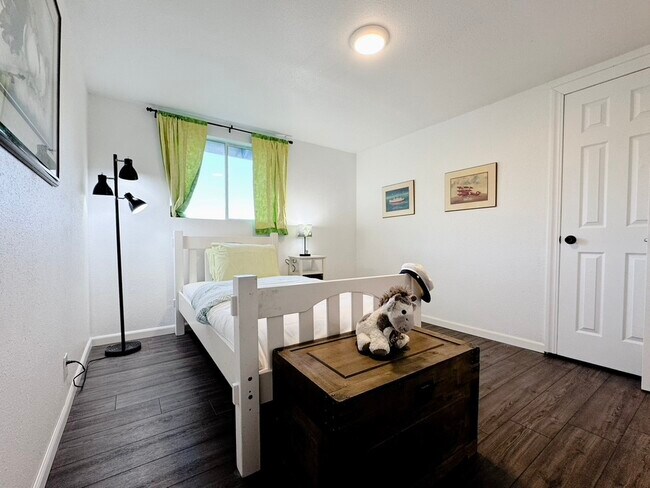 Building Photo - 16060 39th Ave