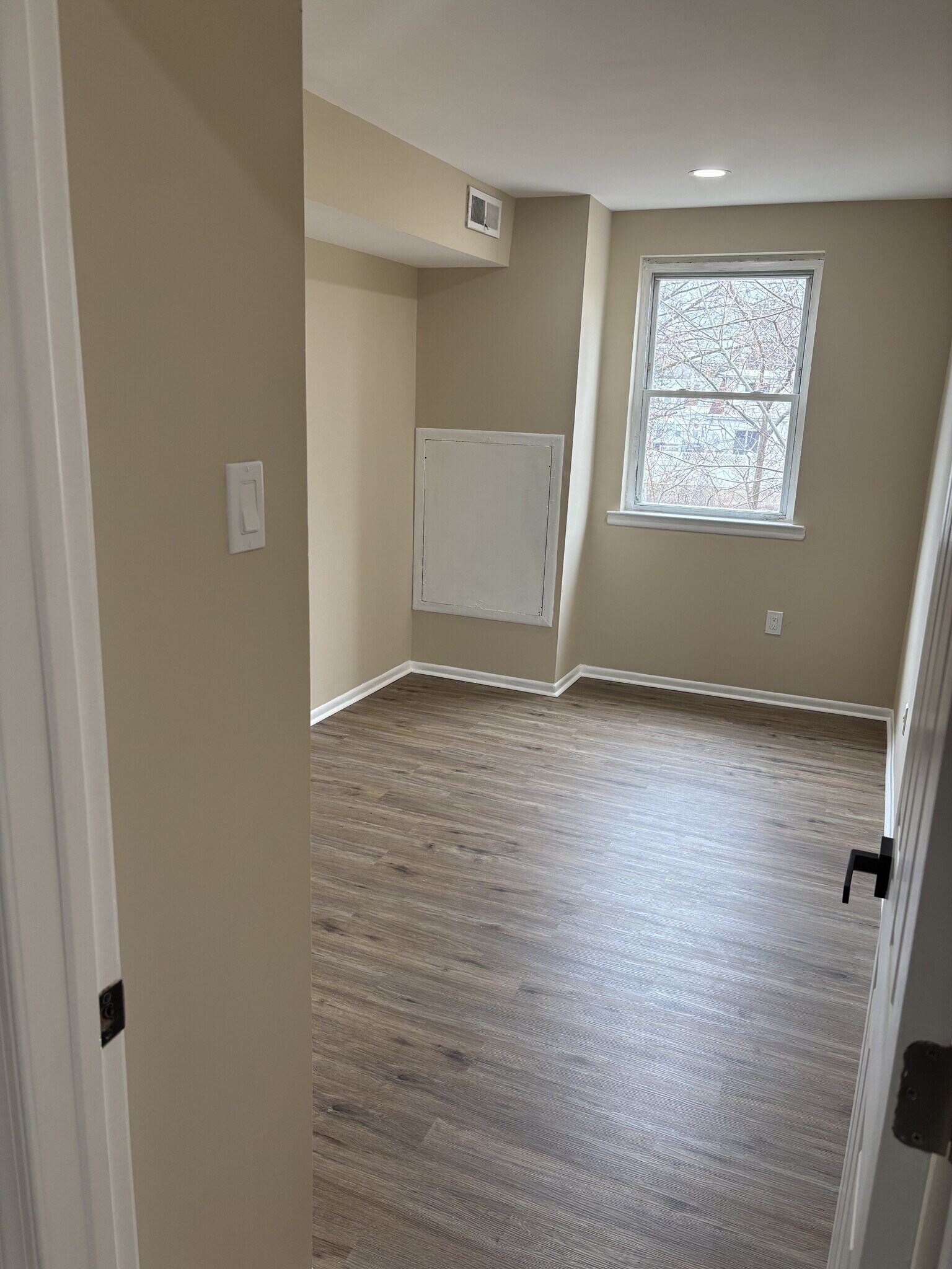 Building Photo - 4322 E Howell St