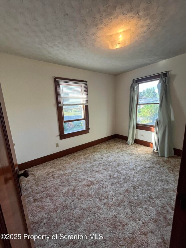 Building Photo - 314 Sunnyside Ave