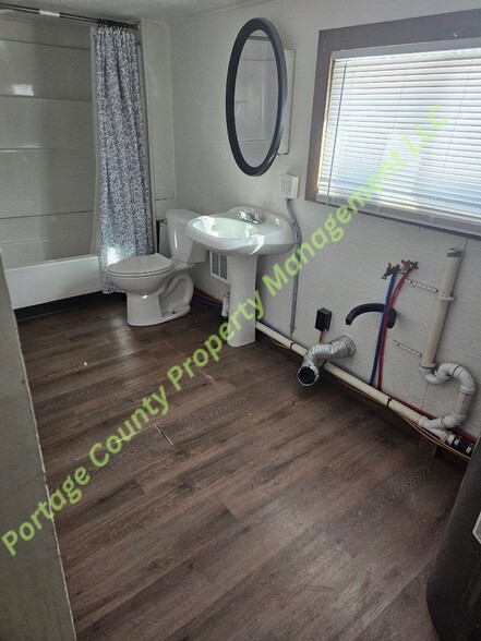 Building Photo - 409 Cedar St