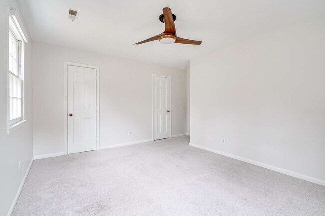 Building Photo - Chapel Hill Retreat: Spacious 4-Bedroom with Fenced-in Backyard