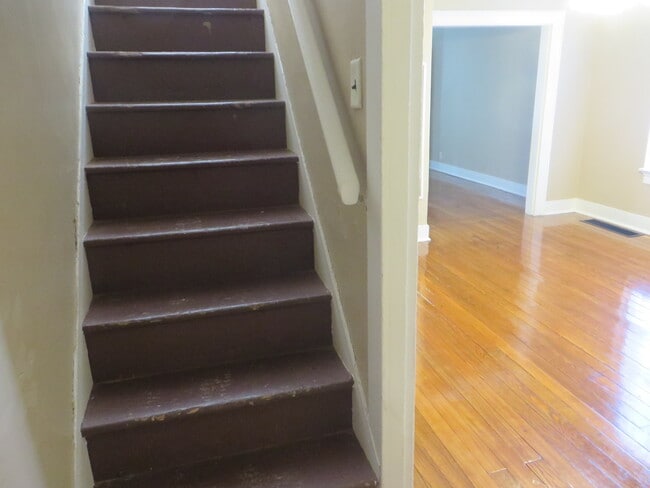 Building Photo - Two Bedroom Home with a bonus room/3rd bedroom in Historic District (Williams-Woodland Historic P...