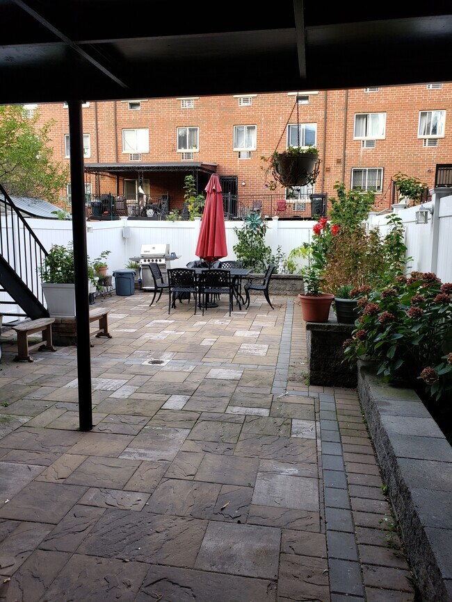 Building Photo - 15 E 117th St