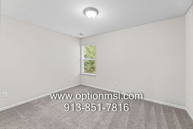 Building Photo - Beautifully Updated Liberty Home in a Prime Location!