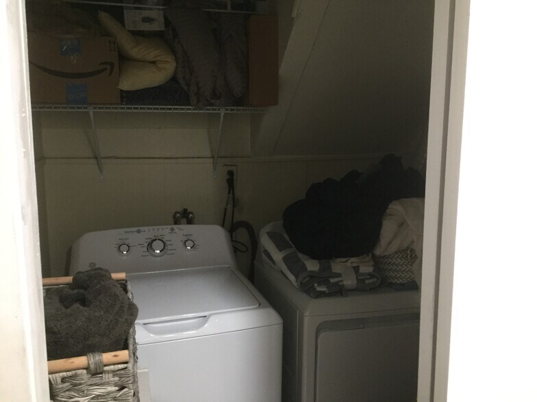 Building Photo - 42 Newbury St