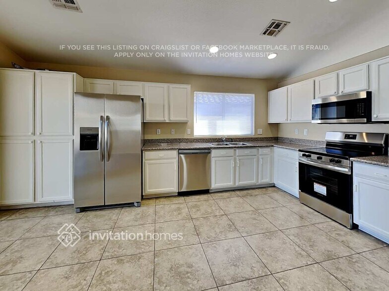 Building Photo - 10418 W Orange Dr