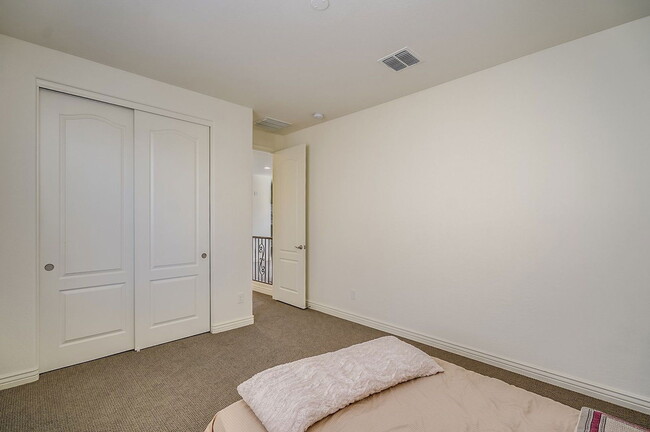 Building Photo - 4529 E Vista Bonita Dr