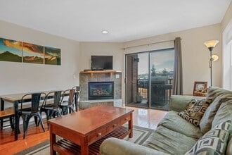 Building Photo - 410 D Bayview Dr