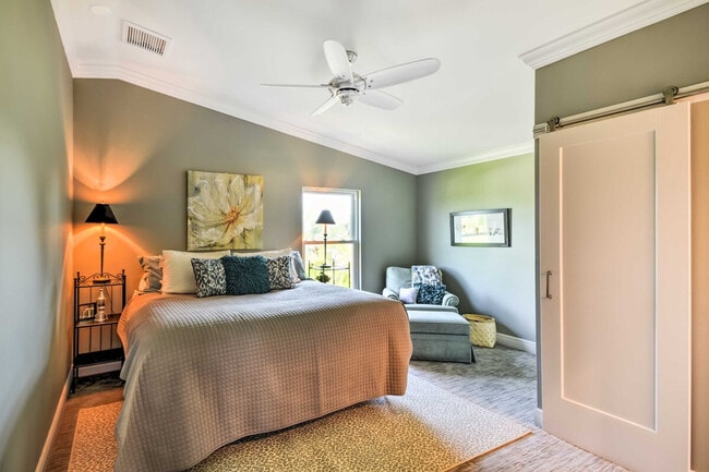 Building Photo - 2122 W Vina Del Mar Blvd