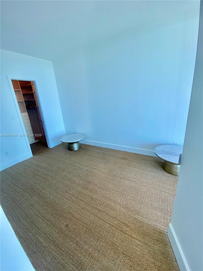 Building Photo - 300 South Pointe Dr