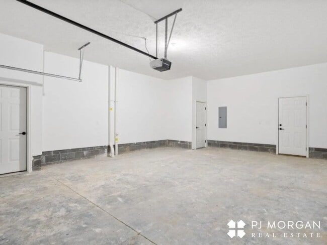 Building Photo - Sleek. Spacious. Sophisticated.