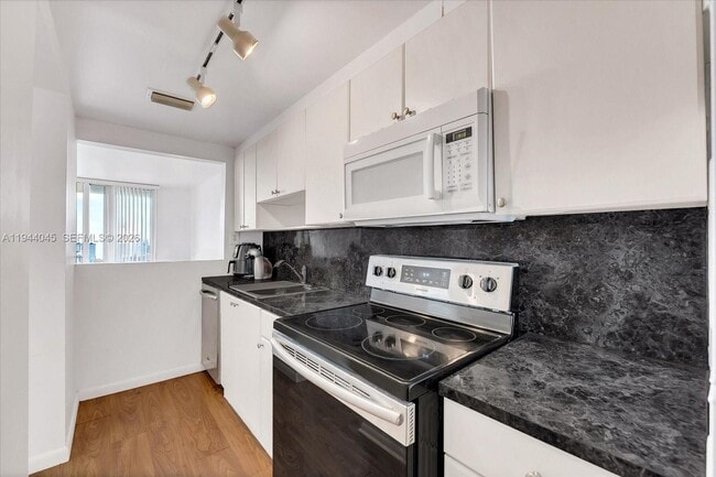 Building Photo - 1200 West Ave