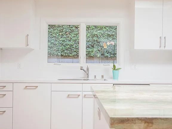 Building Photo - NO MIN CREDIT SCORE REQUIRED, BK OKAY, PAST EVICTION OKAY!, BACKGROUND FRIENDLY. Apply at "The Re...