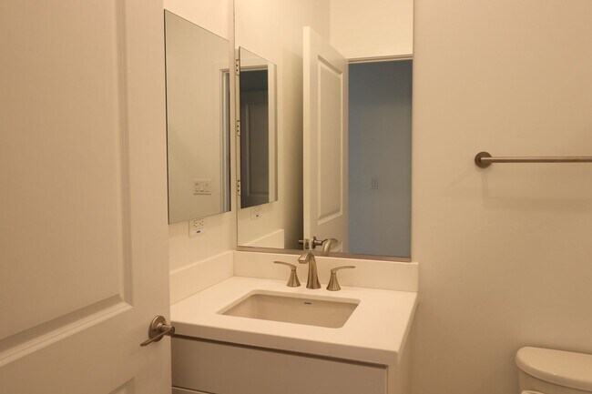 Building Photo - 1713 River Vis