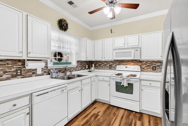 Building Photo - 6015 Catalina Dr