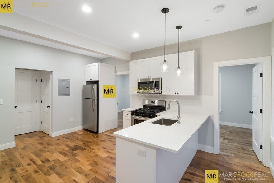 Building Photo - 477 Meridian St