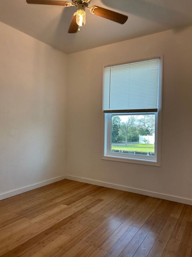 Building Photo - 1295 Floral Ave