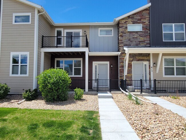 Building Photo - Spacious 3 level, 4 bedroom townhome with attached 2 car garage at Silver Meadows Townhomes on Lo...