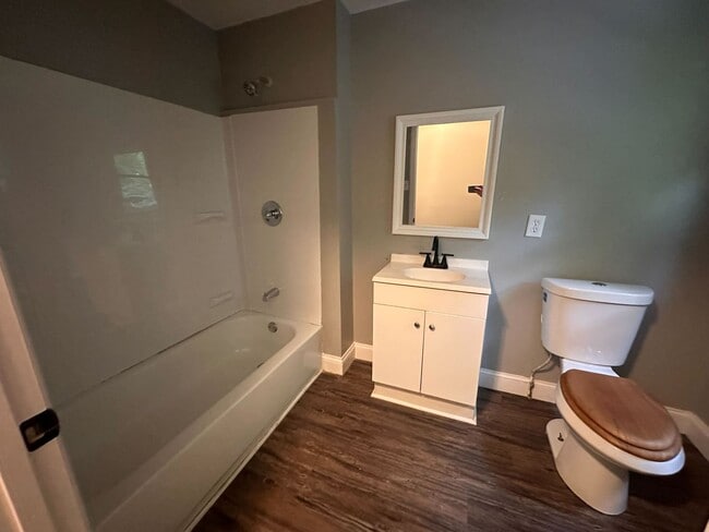 Building Photo - New Home For The New Year!  Renovated Home For Rent in Convenient Chattanooga Location!