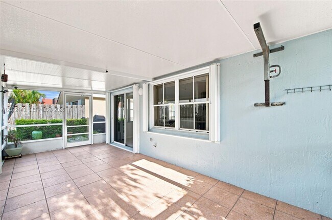 Building Photo - 7336 Granada Way