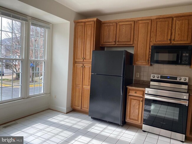 Building Photo - 9408 Regency Crest Dr