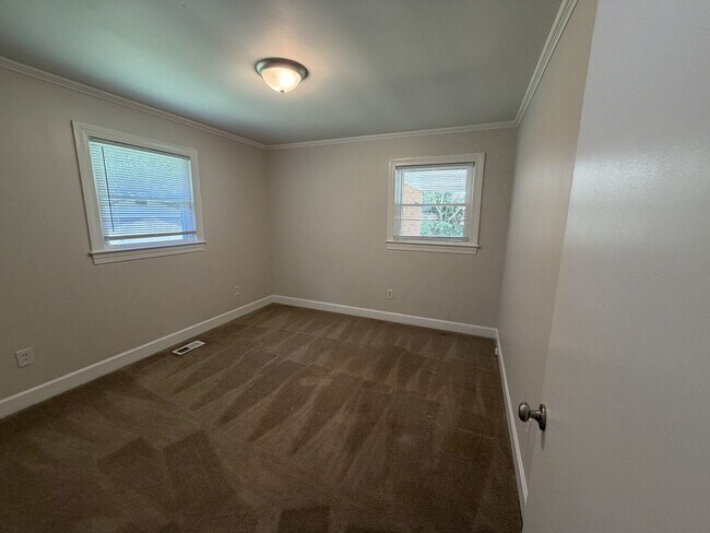 Building Photo - 281 Alcove Rd
